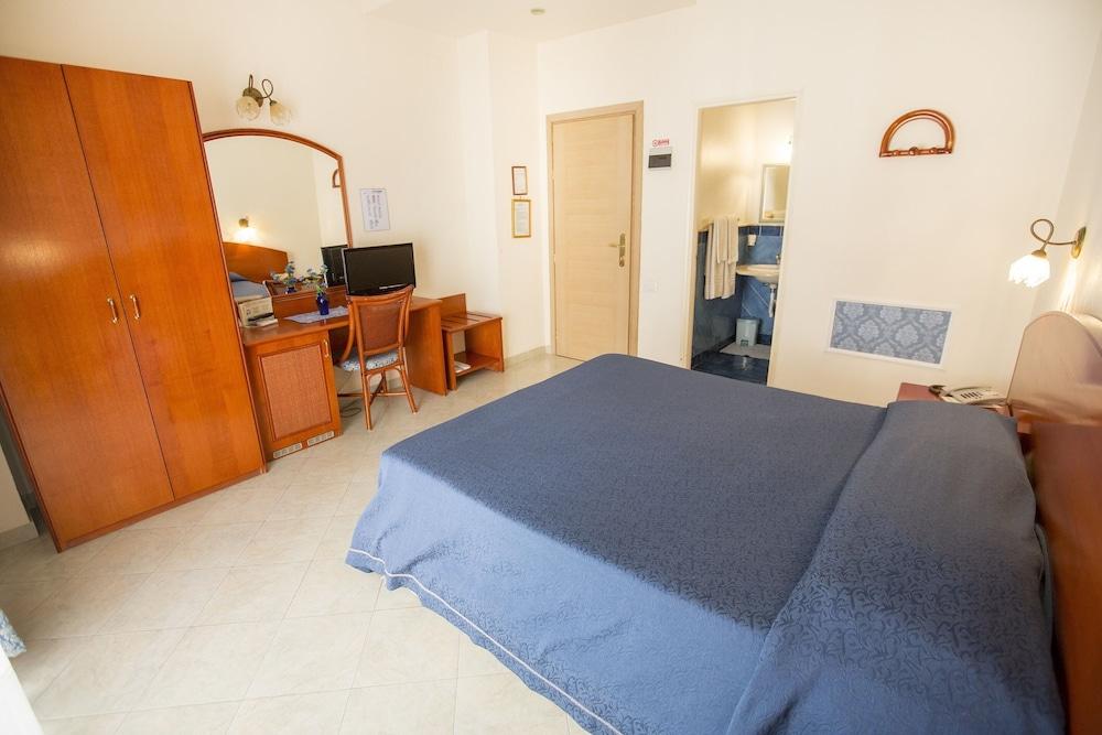 Hotel Mediterraneo Cefalu Bagian luar foto
